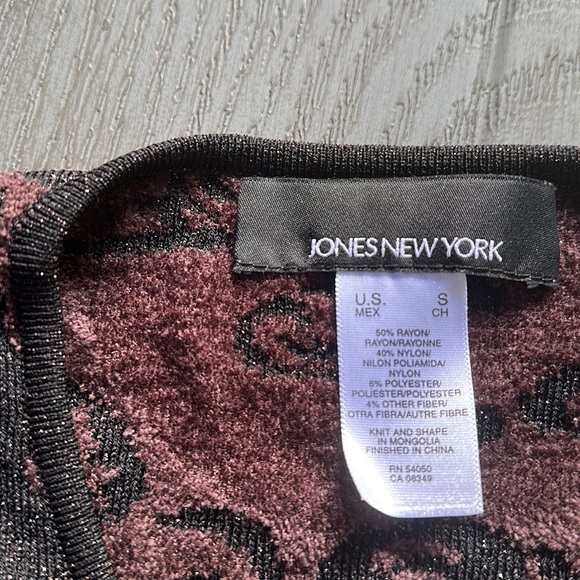 Woman’s Sparkly Metallic Jones New York Cardigan & Tank Set - Picture 3 of 10